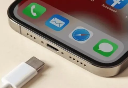 乌鲁木齐苹果15维修分享iPhone15改USB-C接口后能和安卓用户互借充电器吗 